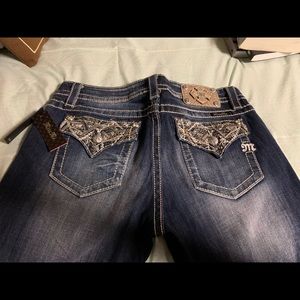 Miss Me Jeans (size 29, can fit 28) 18$